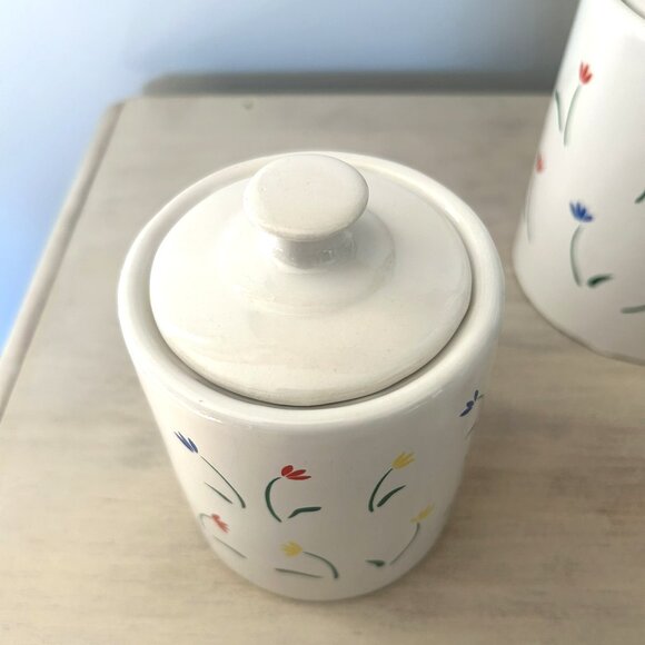 Set of 2 Ceramic Canisters with a painted floral design - Picture 3 of 14